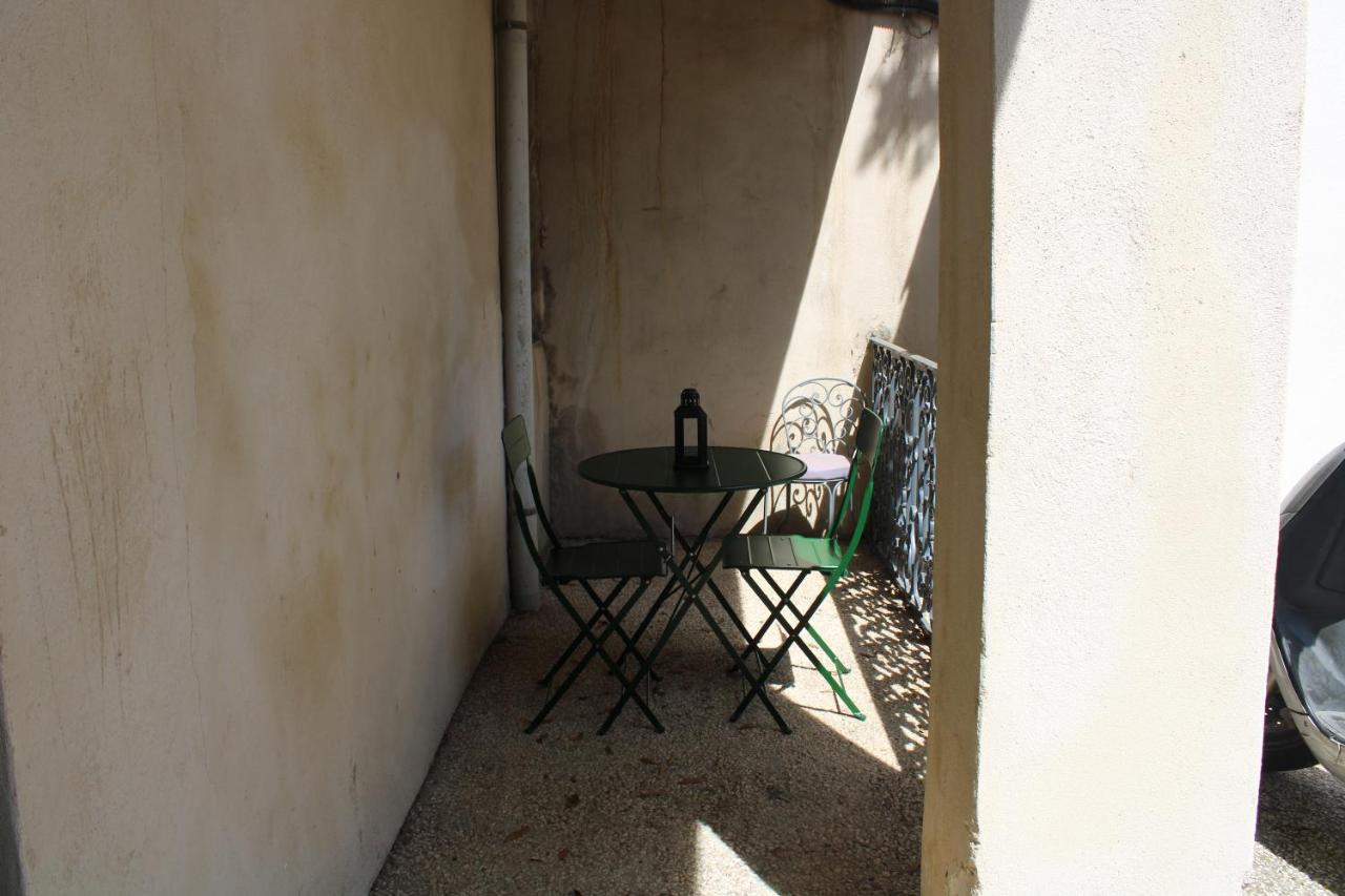 Agreable Appartement P2 Centre Ville Au Calme. Nîmes Kültér fotó